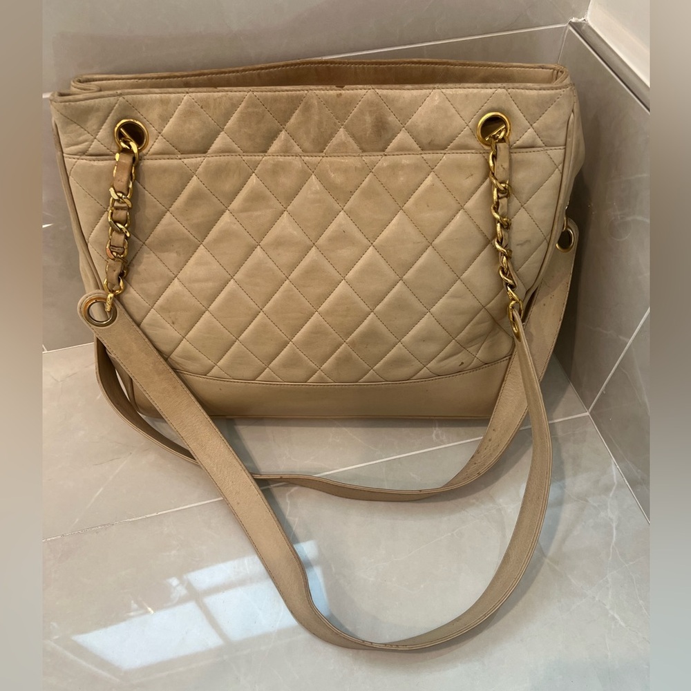 Authentic Chanel Lambskin Leather Ivory/ Crème Bag